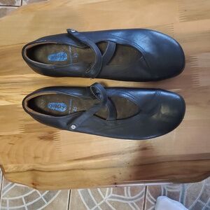 Woman's Black Wolky Shoes